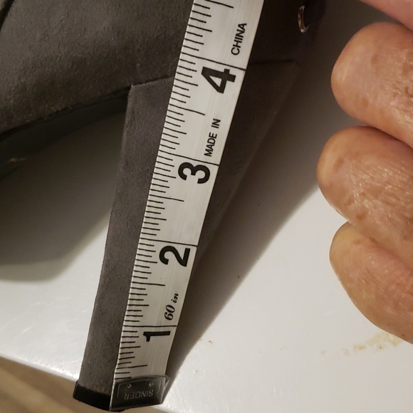 LADIES G BY GUESS GRAY TARRAH BOOTIES SZ 7 - Picture 8 of 11